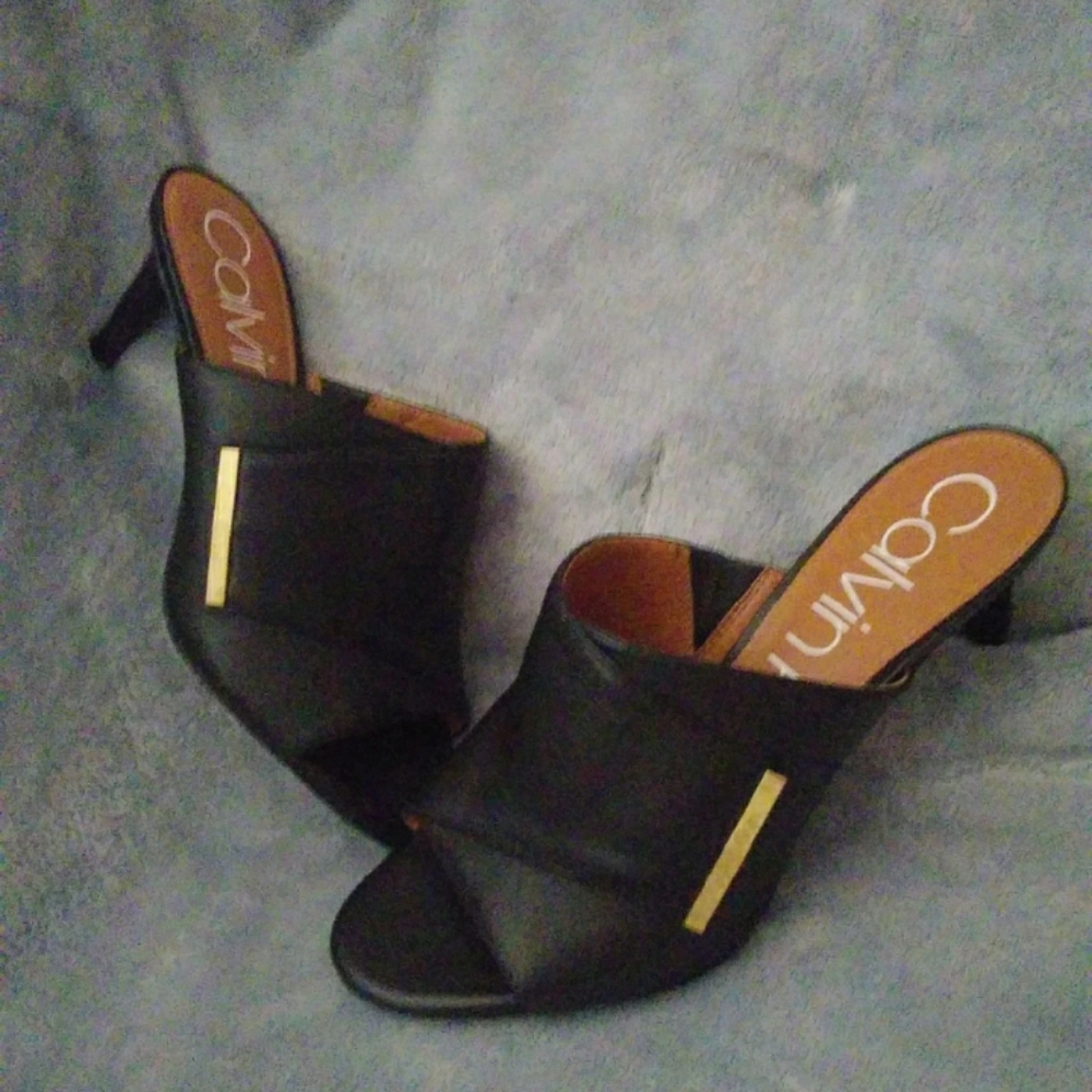 NWOT Calvin Klein. Small Heel
